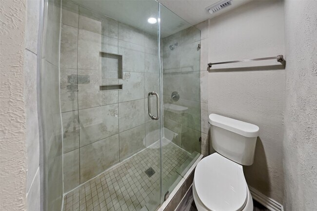 Building Photo - 635 Stonewall Dr