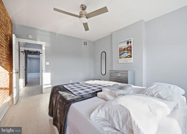 Building Photo - 1015 Riverside Ave