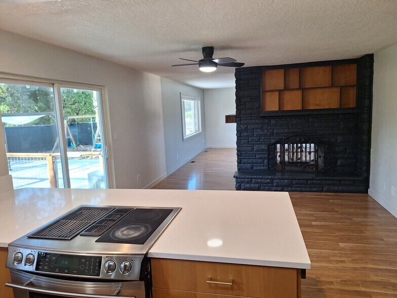 Building Photo - 2437 N Curtis Rd