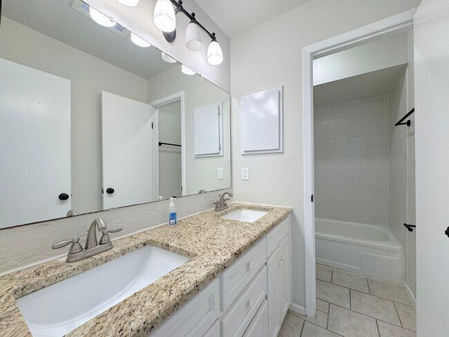 Building Photo - East El Paso 5bed/3Bath Refrig A/C with 2 Master Suites!