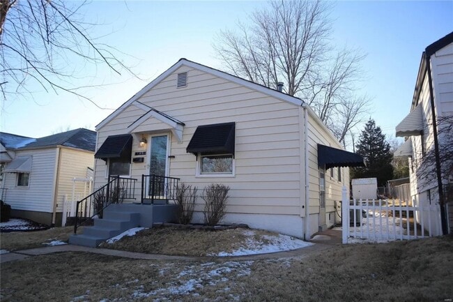 Building Photo - 1349 Kraft St