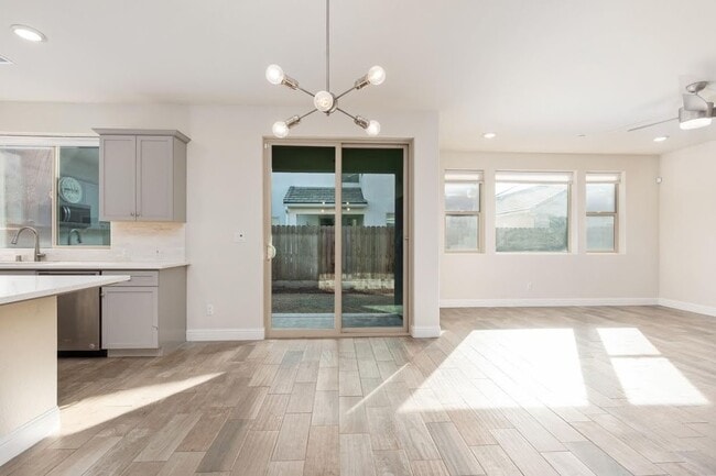 Building Photo - 1383 E Via Azzurra Way