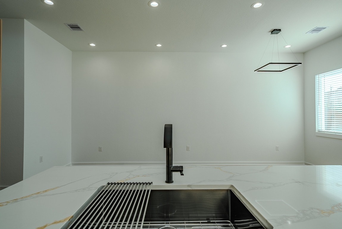 Building Photo - 5029 Van Fleet St