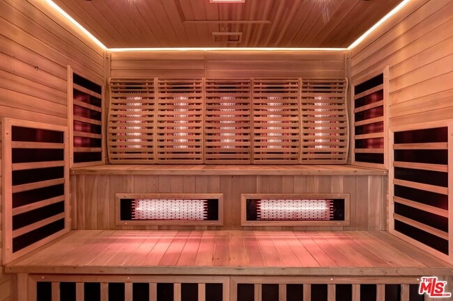 Building Photo - 10520 Wilshire Blvd