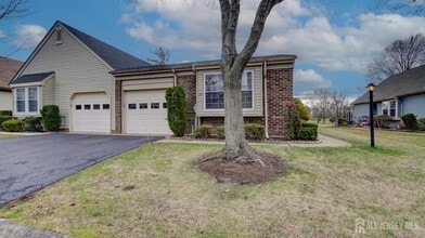 Building Photo - 18B Thomas Paine Dr