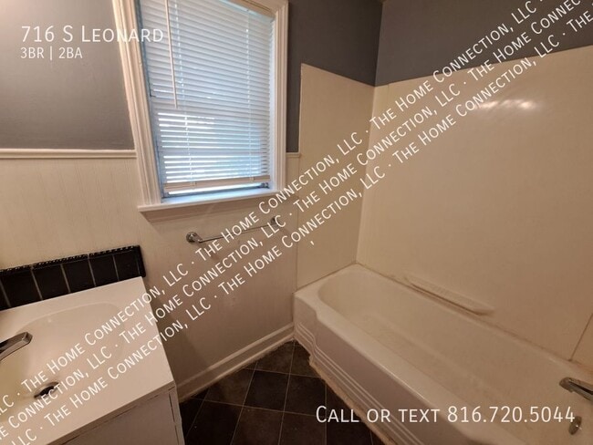 Building Photo - 716 S Leonard-