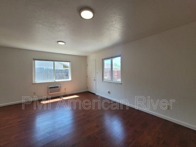 Building Photo - 10370 S White Rock Rd
