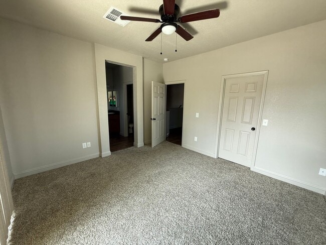 Building Photo - Luxury End Unit in El Dorado Condo for Rent