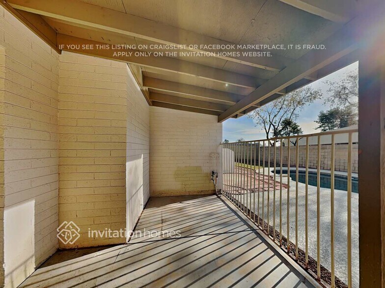 Building Photo - 1515 W Yukon Dr