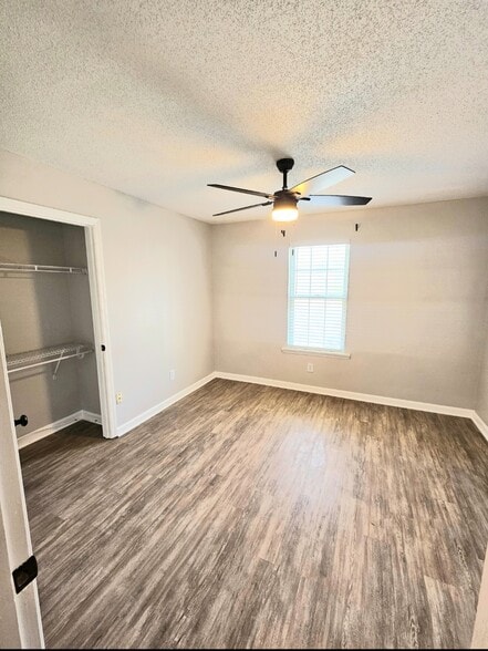 2nd bedroom - 112 W Oak Manor Ct