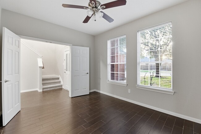 Building Photo - 25542 Saddlebrook Village Dr