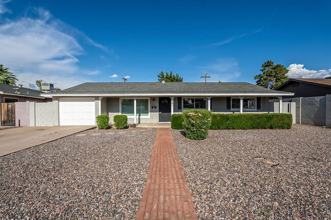 Building Photo - Updated home in Chandler!