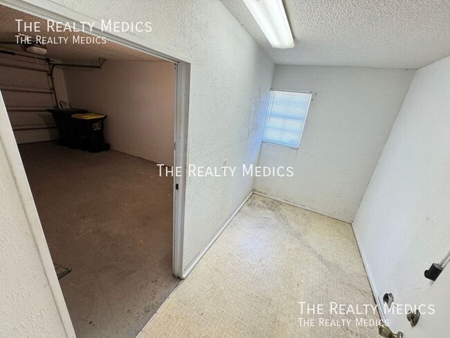 Building Photo - 123 Mohawk Cir