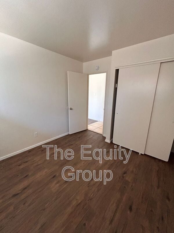 Building Photo - 321 E Elm St