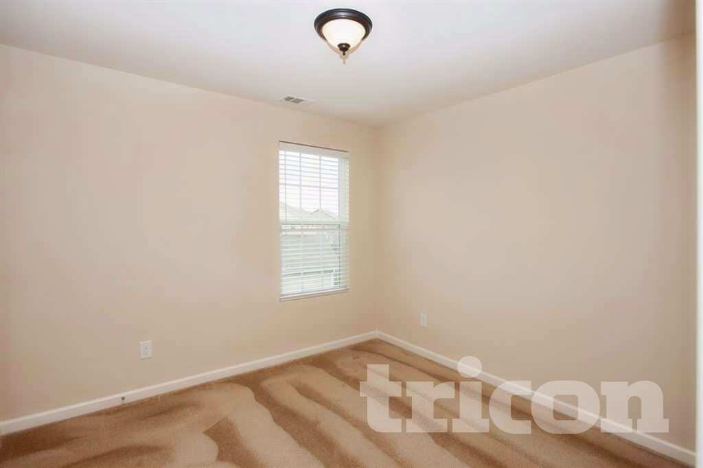 Building Photo - 2037 Silverton Cir