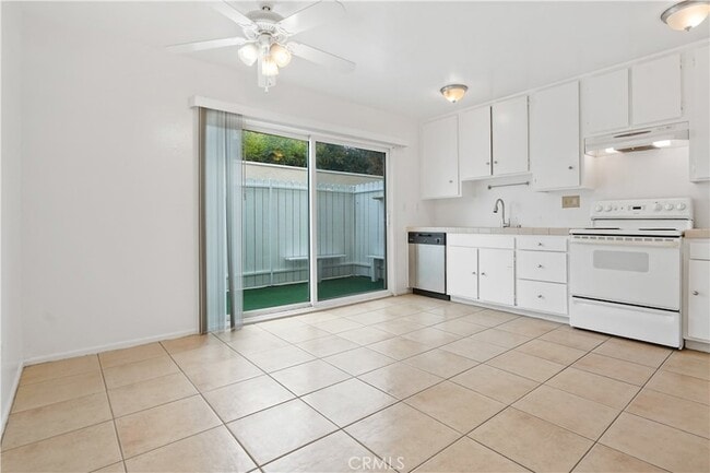 Building Photo - 22855 Vanowen St