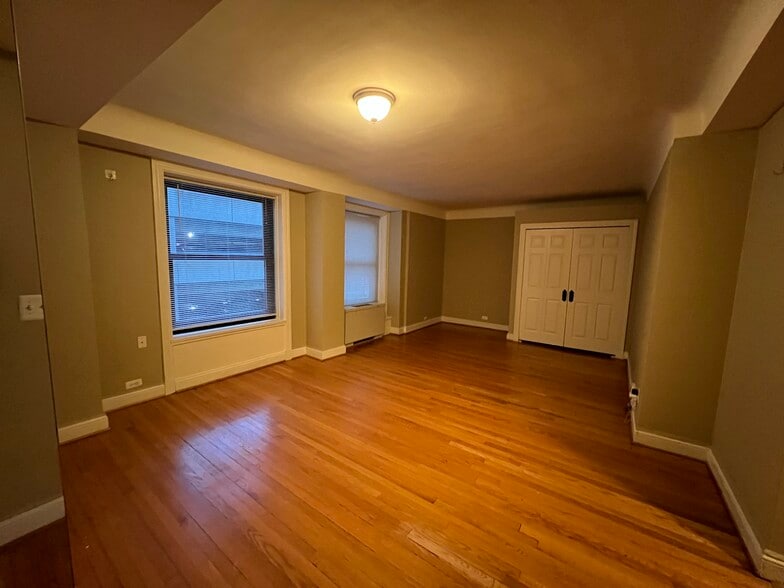 Building Photo - 15 E Kirby St