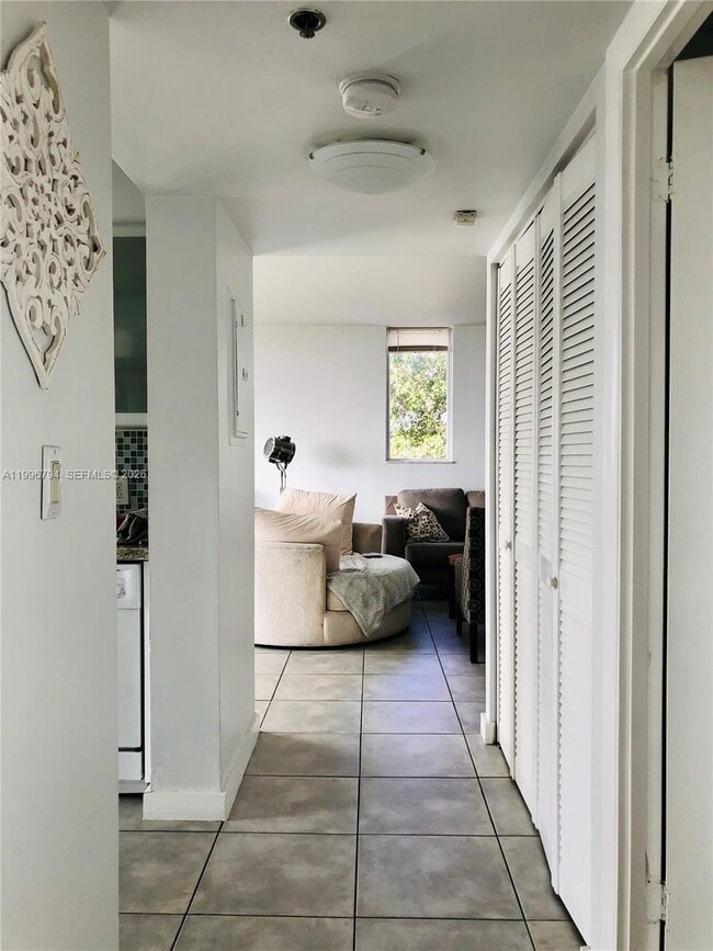 Building Photo - 650 NE 64th St