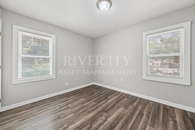 Building Photo - Big 4 bedroom, 1-Bathroom Home In Frayser!...