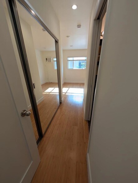 Building Photo - 1010 Wilton Pl