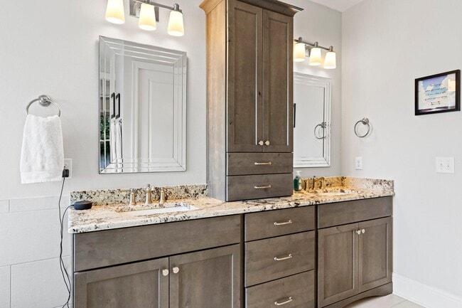 Building Photo - 802 Raihope Way