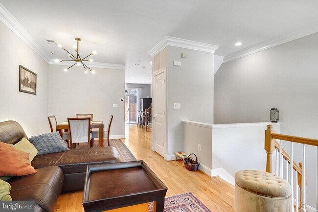 Building Photo - 906 Slaters Ln