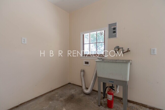 Building Photo - Single Story Tracy Rental Home - MOVE IN Ready
