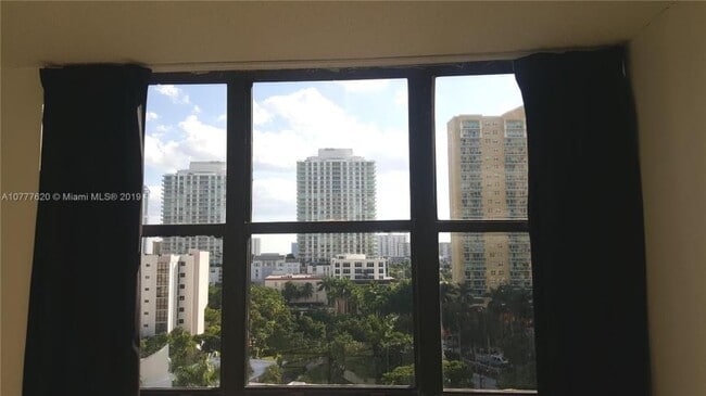 Building Photo - 2 bedroom in Sunny Isles Beach FL 33160