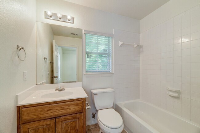 Building Photo - 106 E 46th St