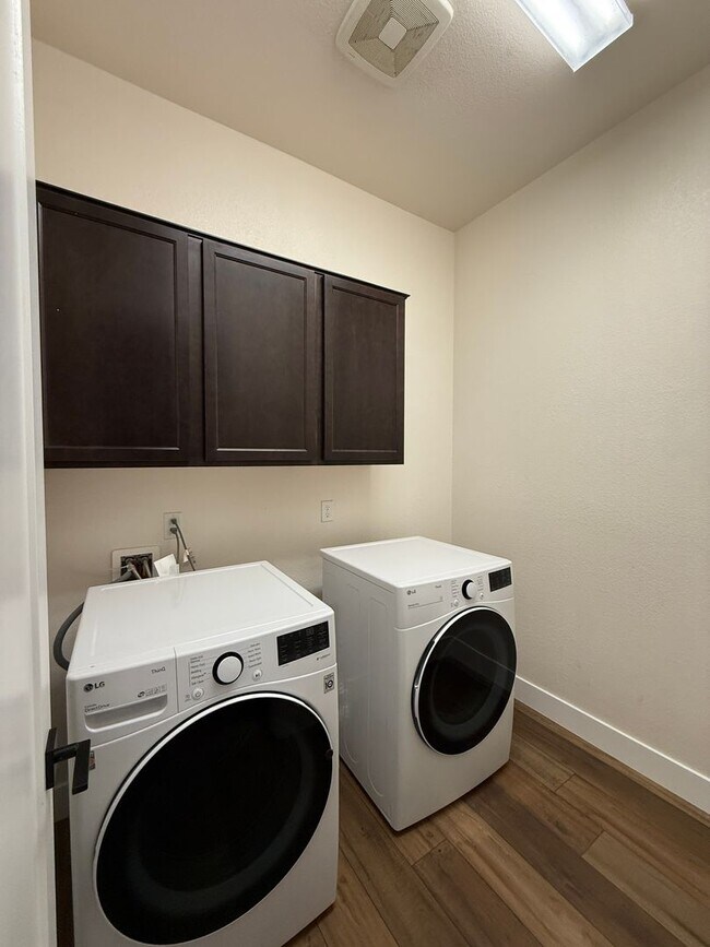 Building Photo - Beautiful single story Toll Brothers Home in The Prestiges Stonebrook Community