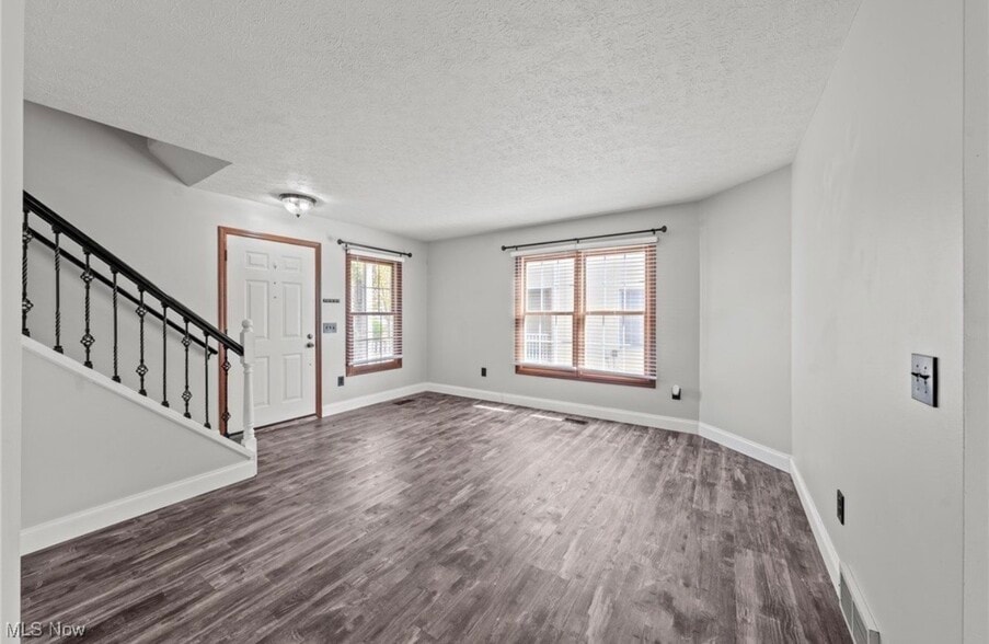 Building Photo - 430 Charleton Dr