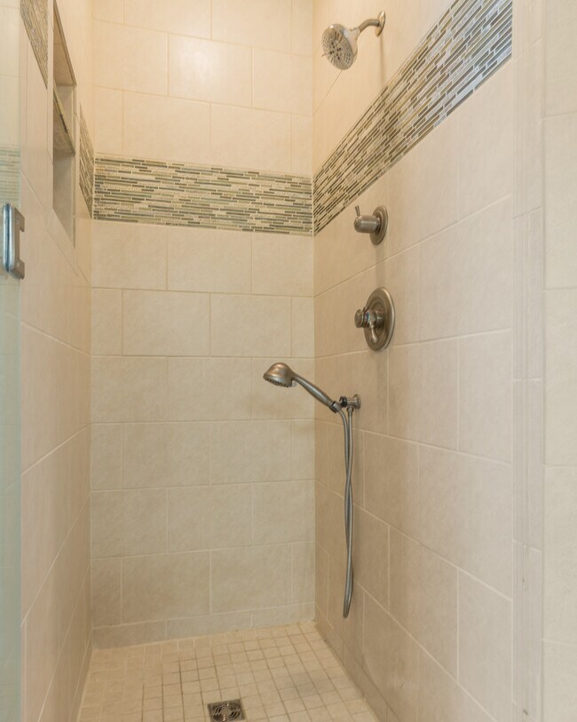 Building Photo - 106 Sandhurst Dr