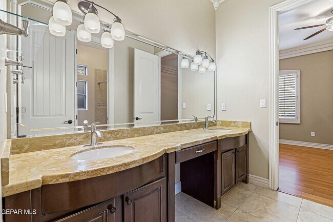 Building Photo - 724 Scott Ln