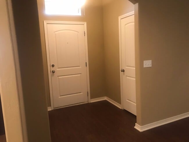 Building Photo - 7408 Topeka Dr