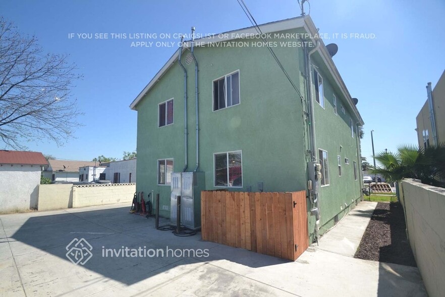 Building Photo - 1355 W 60th St