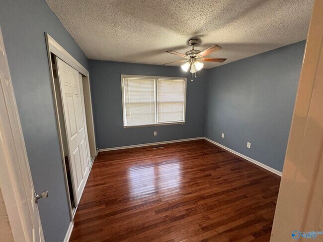 Building Photo - 125 Meadow Dr