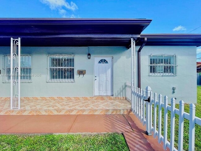 Building Photo - 3690 SW 24th St