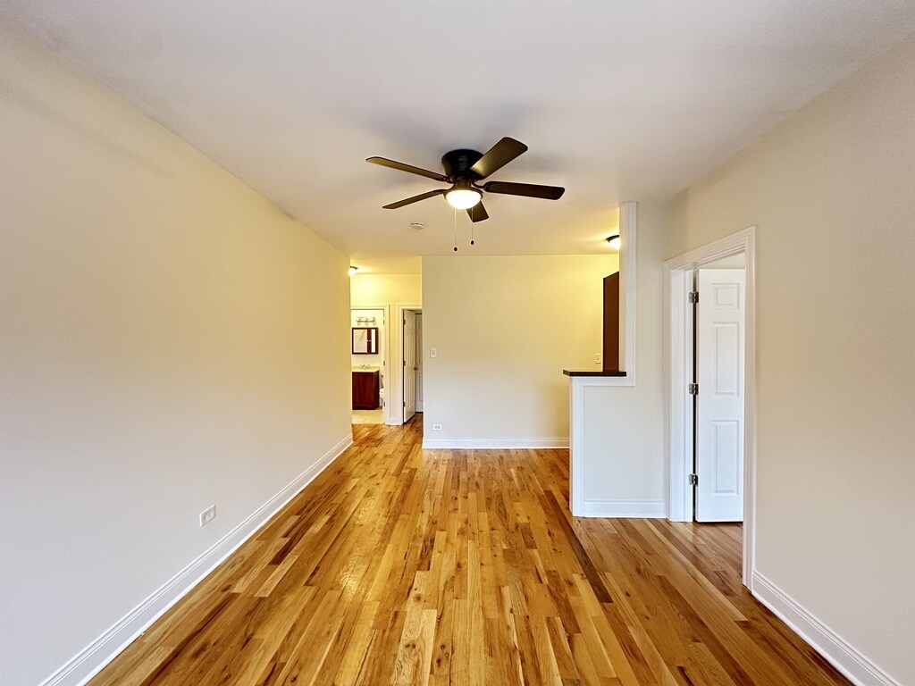 Building Photo - 633 W Cornelia Ave