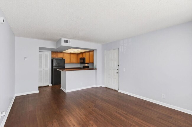 Building Photo - ONE BEDROOM ONE BATHROOM! WATERFRONT COMMUNITY!! W/D!