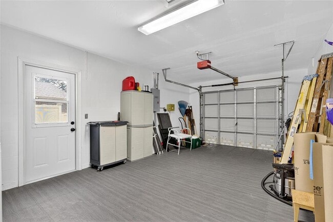 Building Photo - 8137 English Elm Cir