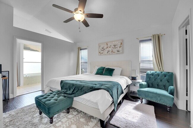 Building Photo - 333 SW Dwight Ave