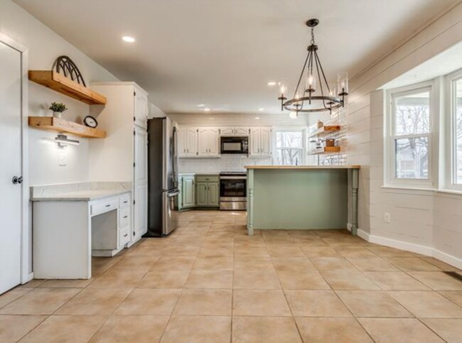 Building Photo - Beautiful 4 bedroom home. Country space, modern updates.