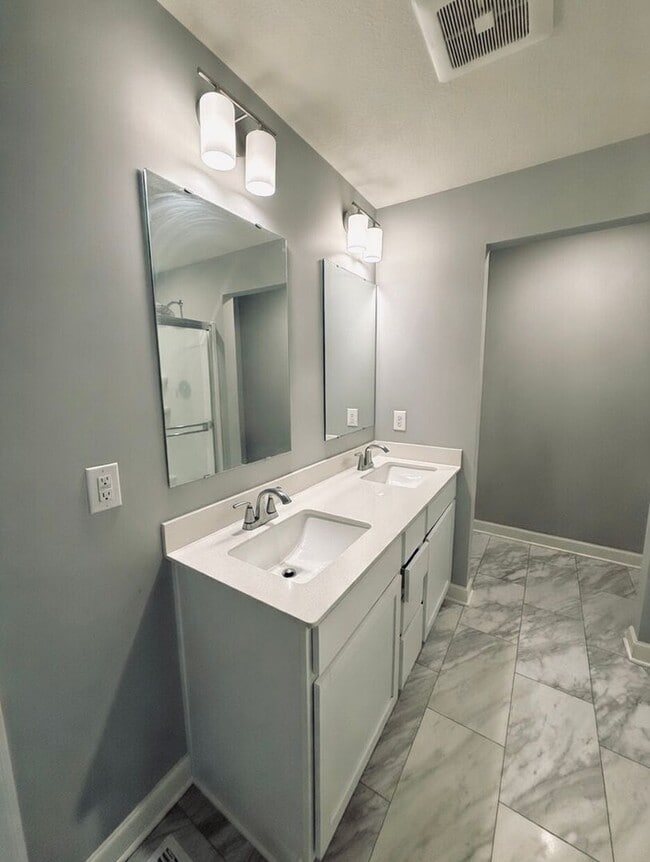 Building Photo - Beautiful New Construction 5bed 4bath Home in Otsego