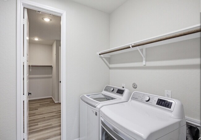 Building Photo - 10051 Mulhouse Dr