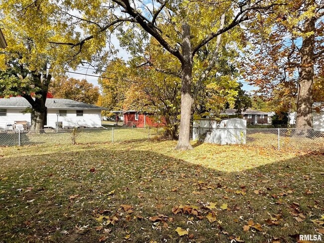 Building Photo - 2109 N Windermere Ave