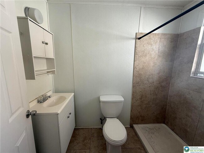 Building Photo - 3426 N Front St