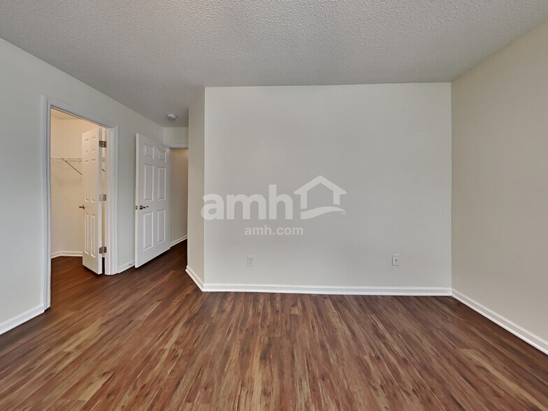 Building Photo - 114 Blue Jasmine Ln