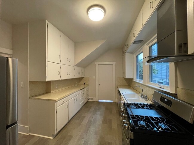 Building Photo - Elegant 4BR 2.5Bath Home with Fenced Yard & Garage Across from Seattle Prep**one month FREE rent**