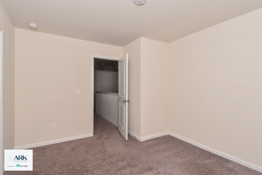 Building Photo - 307 Longstone Ct