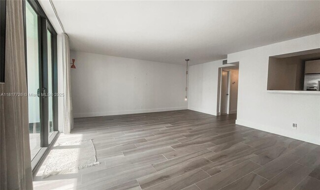 Building Photo - 1800 Collins Ave